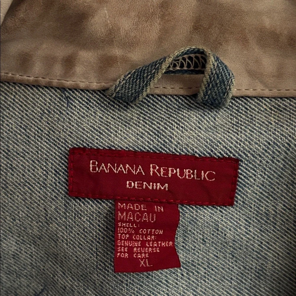 VINTAGE Banana Republic Trucker Jacket Men XL Blue Denim Jean Leather Collar 90s